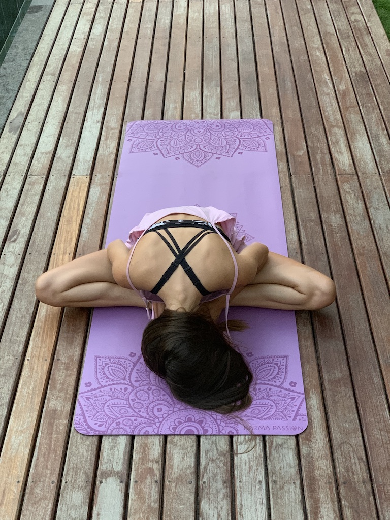 Tapis de yoga Professionnel Mandala Lilac 4mm avec yogi