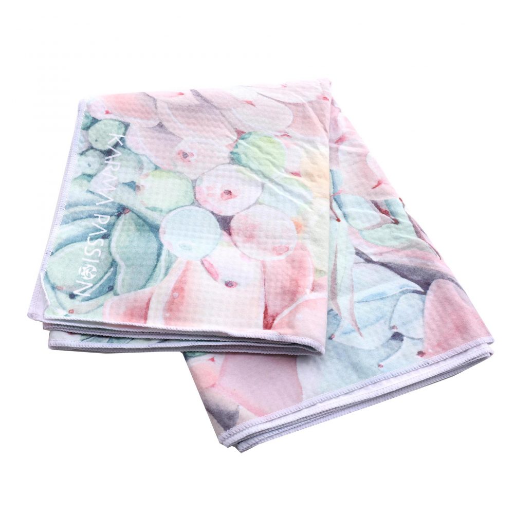 Serviette de yoga Just Succulents avec une sous-couche en silicone antidérapante