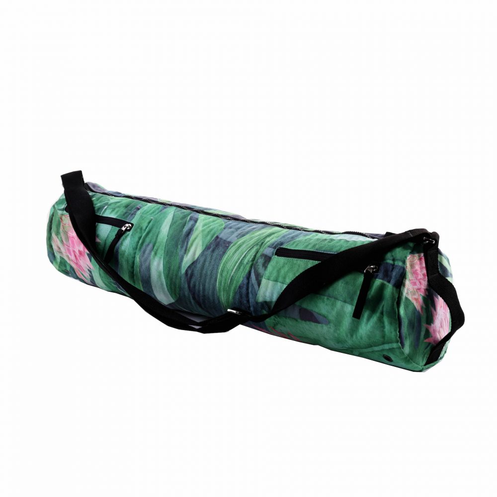 Sac de yoga Monstera avec des bretelles confortables, des poches zippées supplémentaires et un design unique